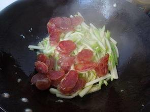腊肠小瓜怎么吃,家常烹饪新尝试