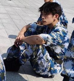 千玺军训粉丝吃瓜,揭秘军训背后的故事与感动”