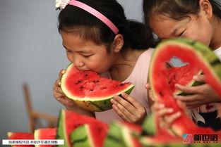 江苏吃瓜小孩是谁,真相背后的网络热议