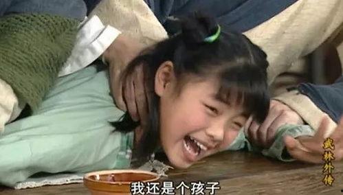 明星街边吃瓜图片